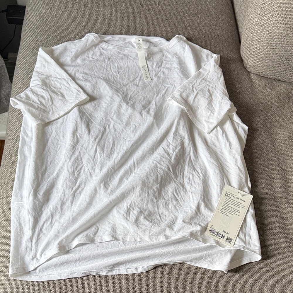 Back in action short sleeve lululemon size 8 white color new with tag